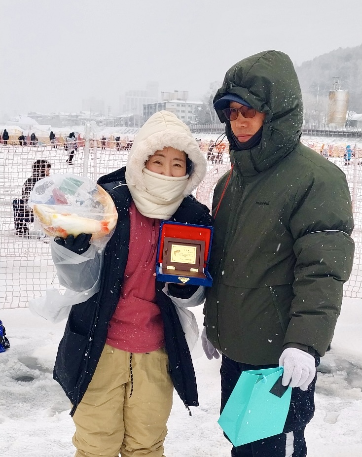 제17회 평창송어축제  1월 10일 <2번낚시터> 황금송어잡다!!
